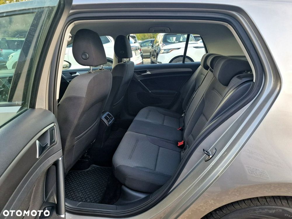 Volkswagen Golf - 21
