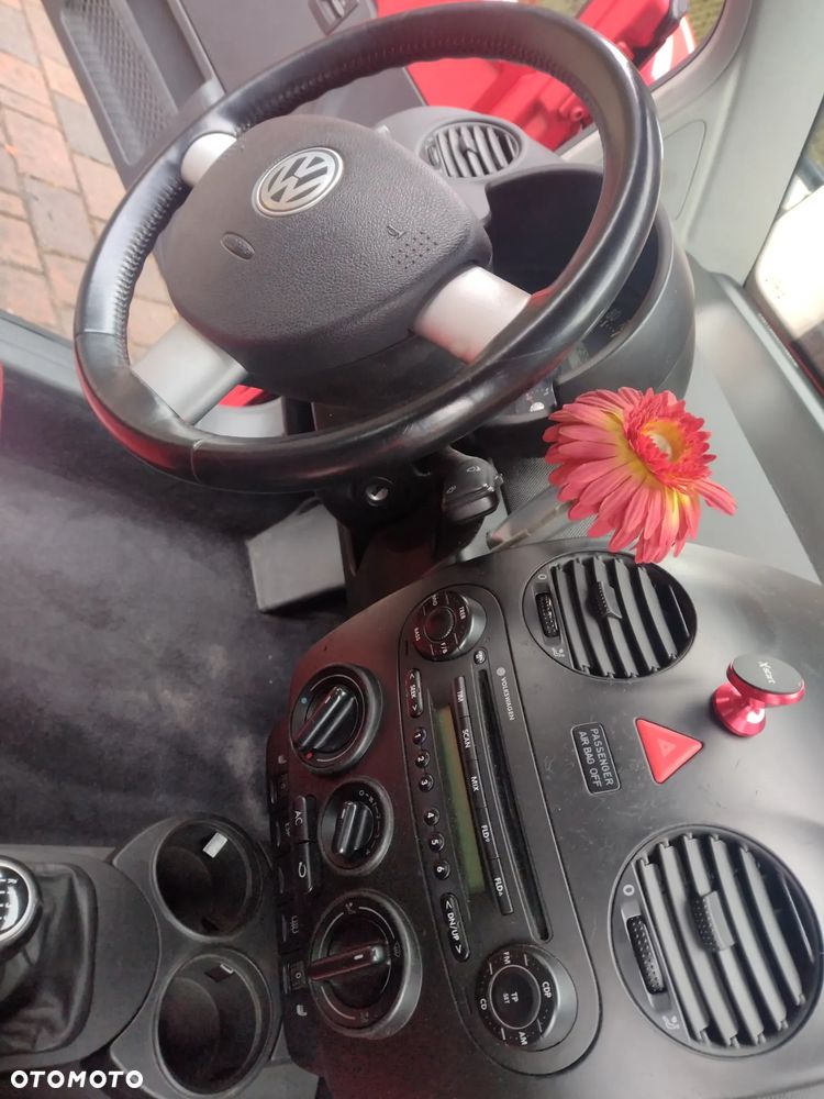 Volkswagen New Beetle - 3