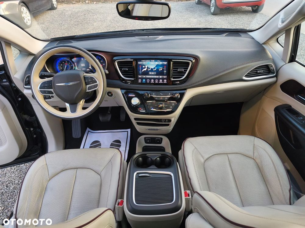 Chrysler Pacifica - 31