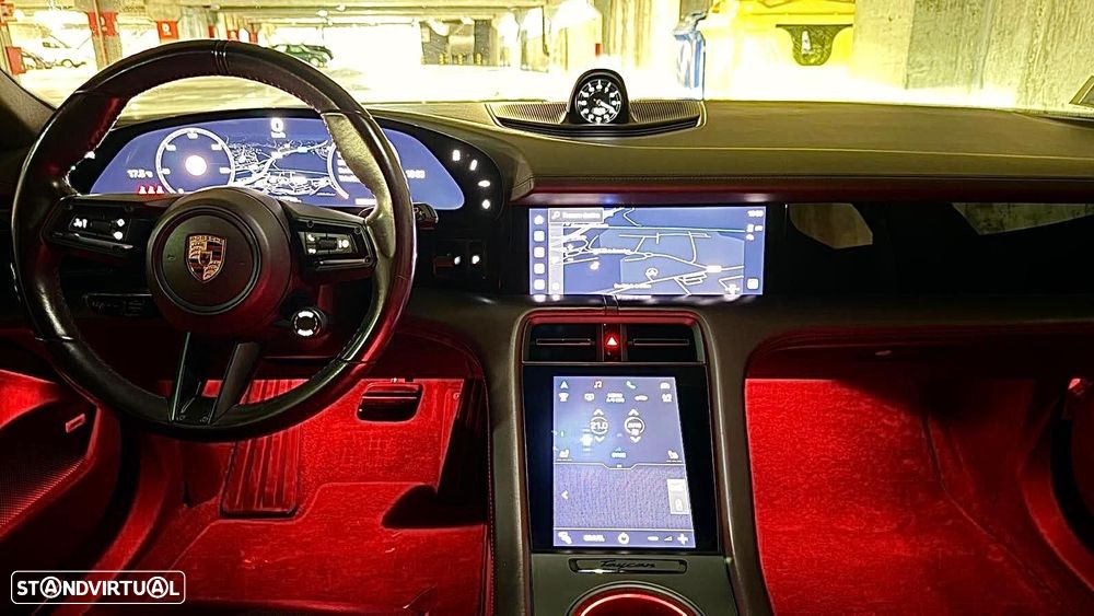 Porsche Taycan Cross Turismo 4 - 27