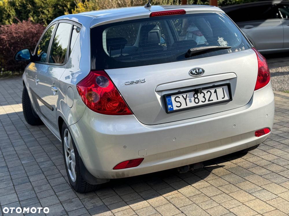 Kia Ceed - 8