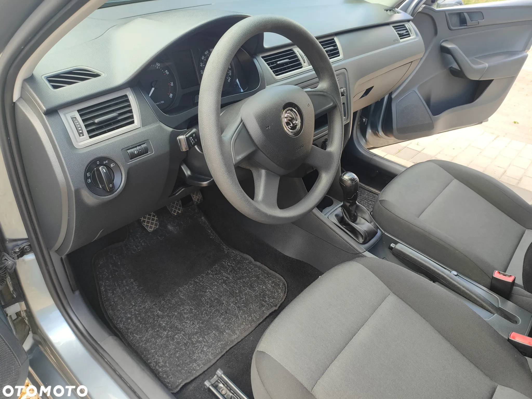 Skoda RAPID 1.2 TSI Active - 16