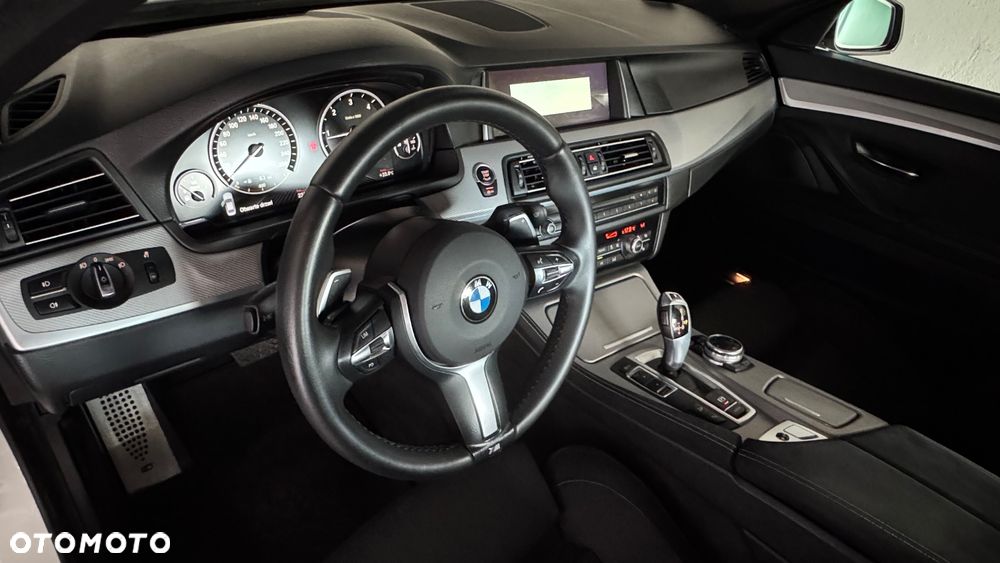 BMW Seria 5 520d xDrive - 14