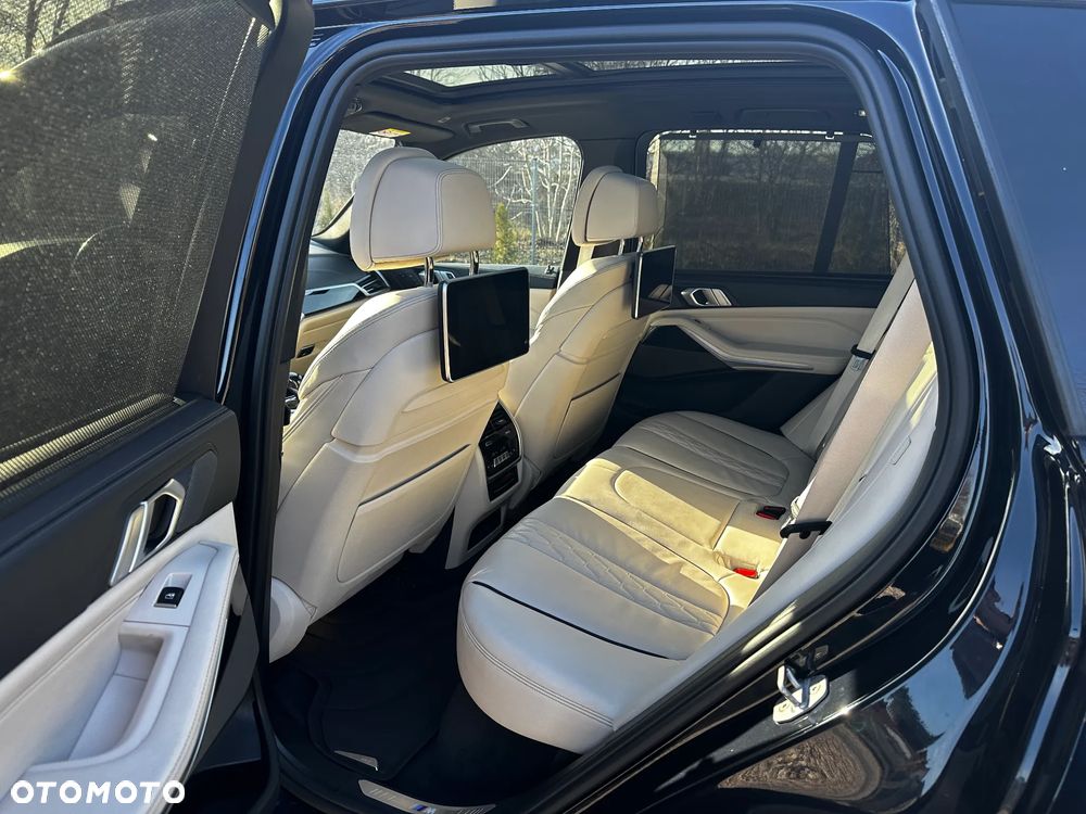 BMW X5 M M50d - 9