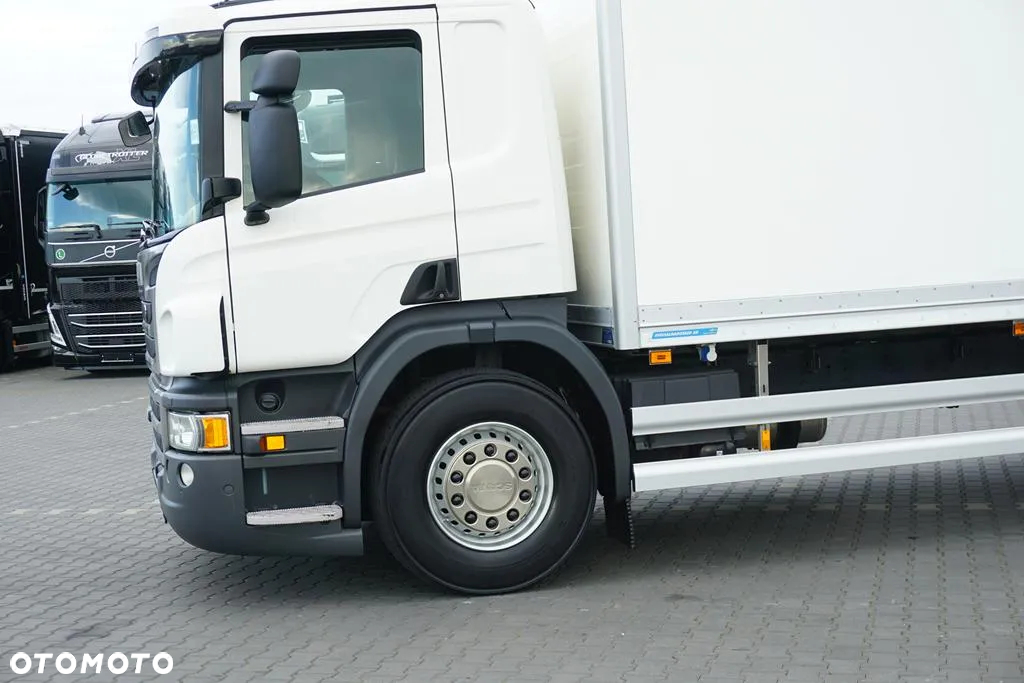 Scania P 320 / EURO 6 / KONTENER + WINDA / 22 PALETY / OŚ SKRĘTNA - 25
