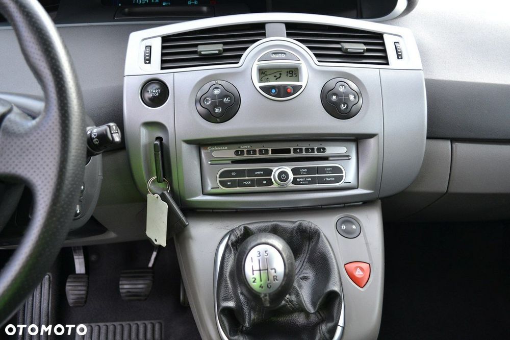 Renault Scenic 2.0 16V Confort Dynamique - 8