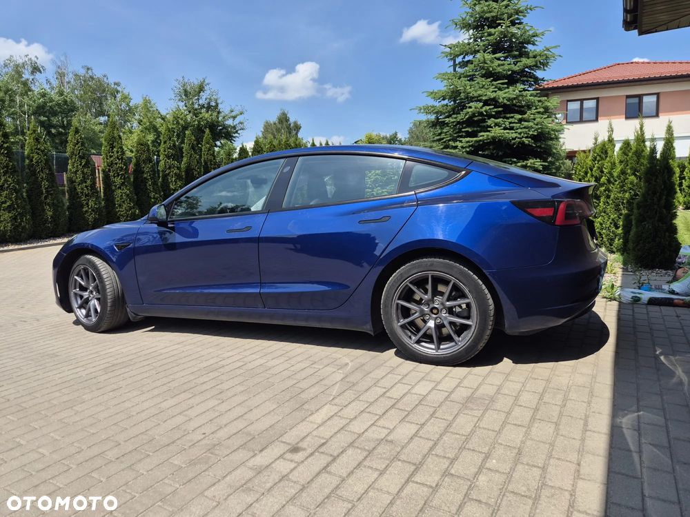 Tesla Model 3 - 8
