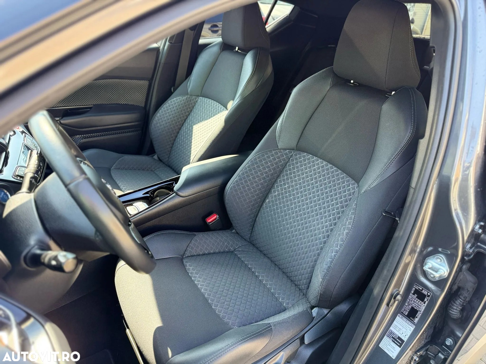 Toyota C-HR 1.8 HSD 122 CP 4x2 CVT Cult - 10