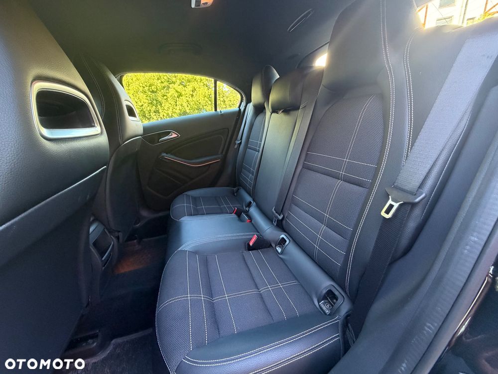 Mercedes-Benz Klasa A 180 7G-DCT Activity Edition - 13