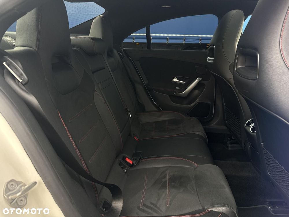 Mercedes-Benz CLA - 24