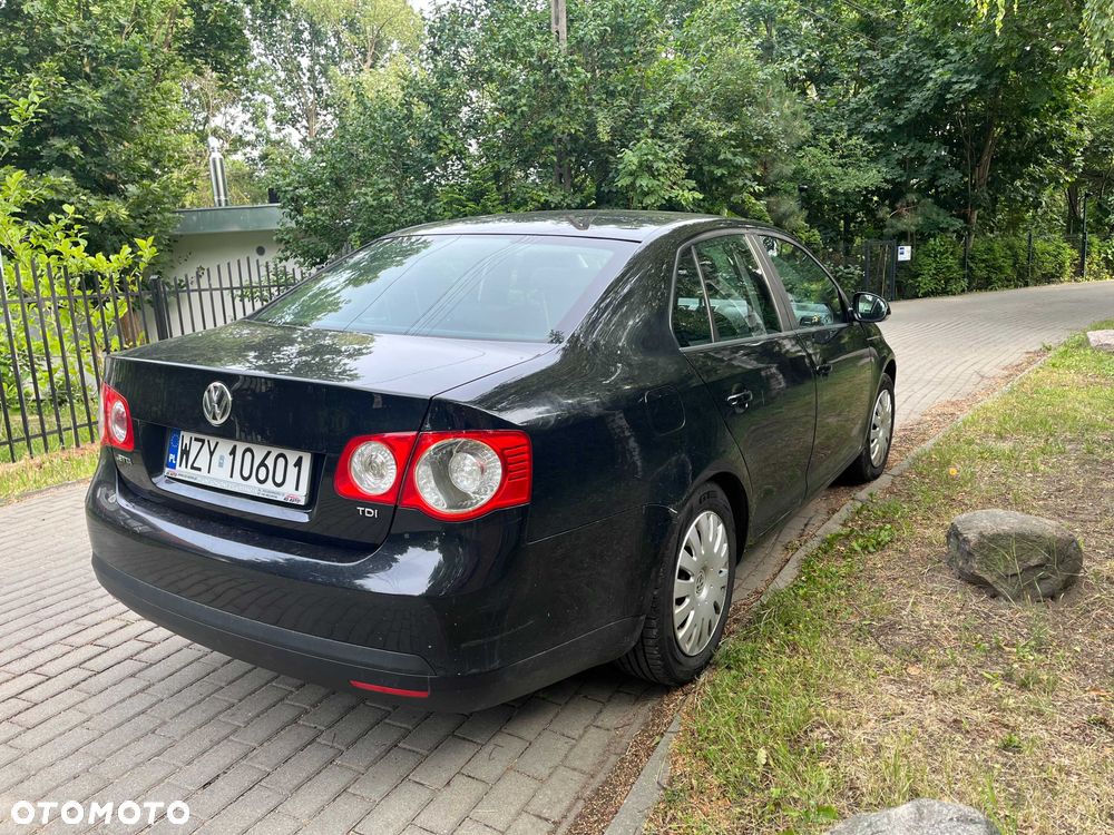 Volkswagen Jetta - 1