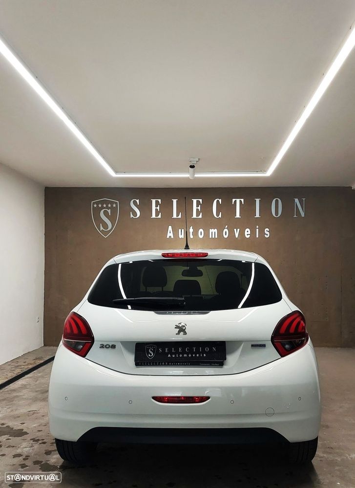 Peugeot 208 - 8