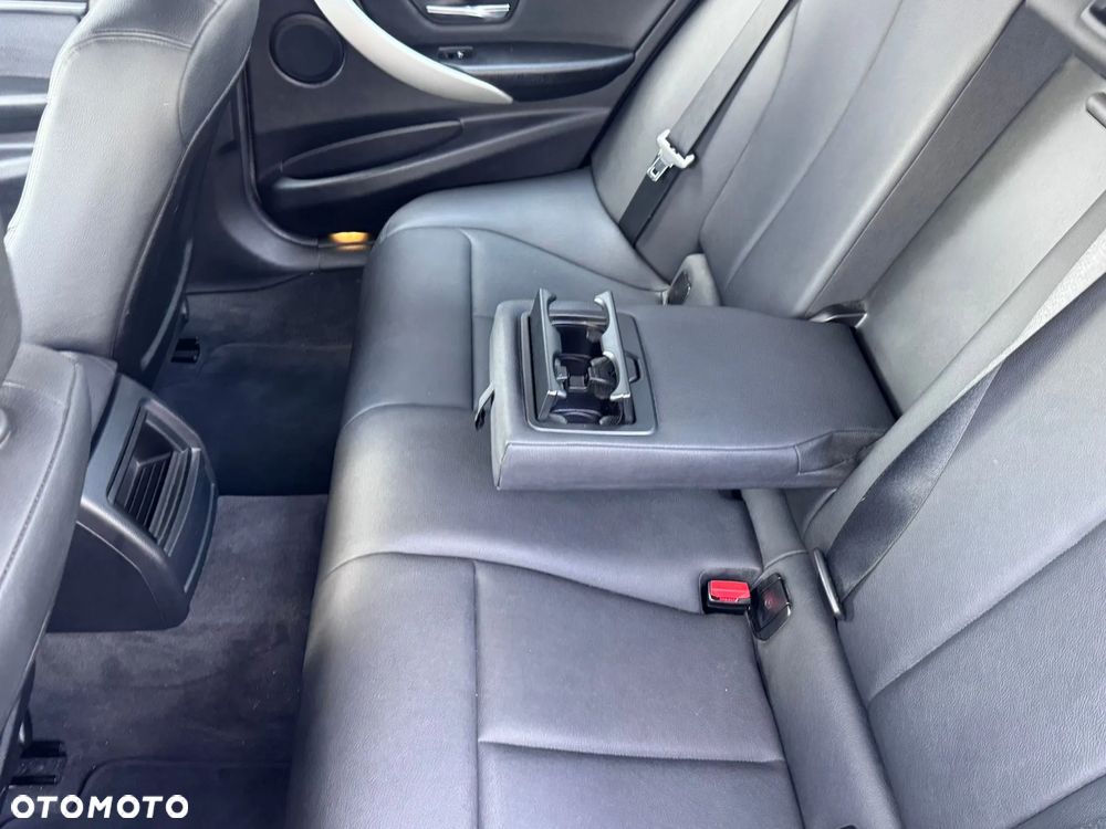 BMW Seria 3 316d Sport Line - 21