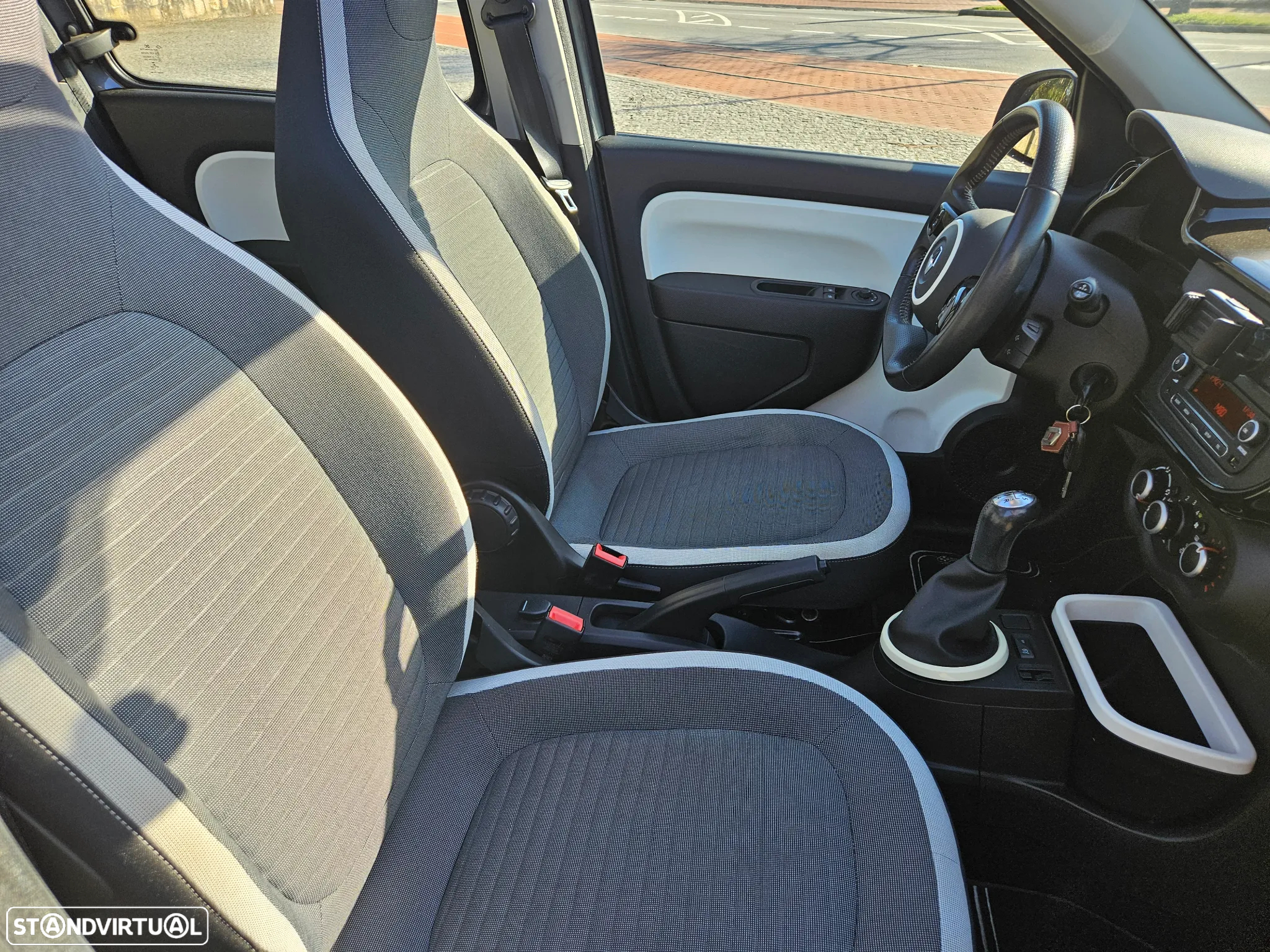 Renault Twingo 1.0 SCe Luxe - 19