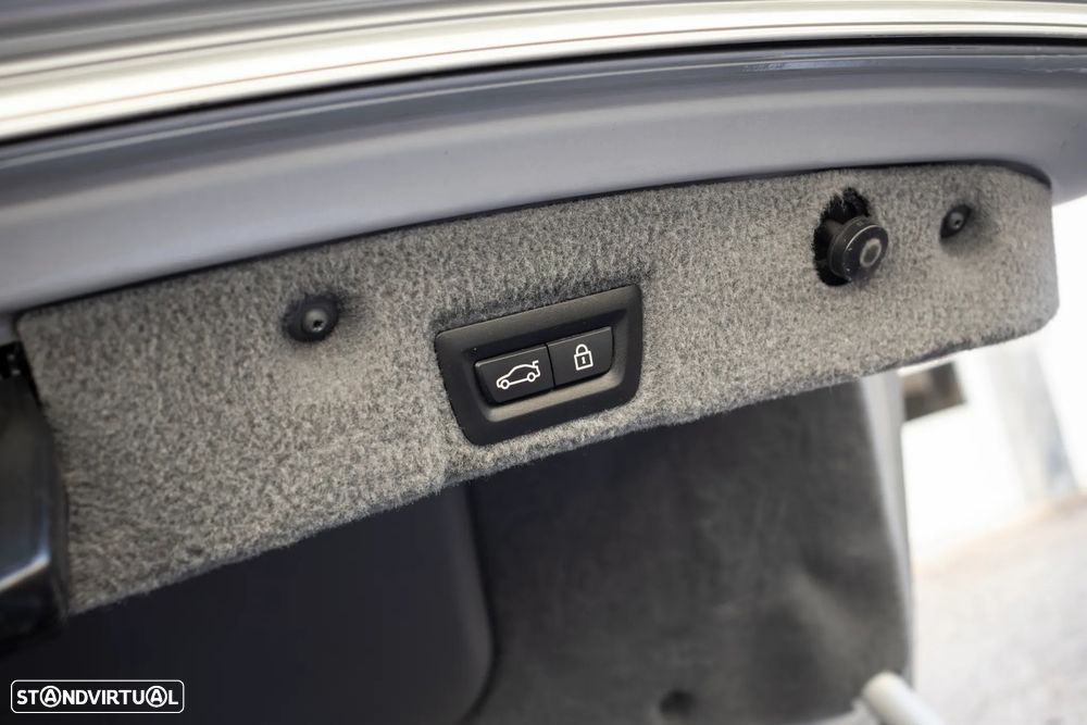 BMW 750 Li xDrive Pack M — fotografia 53