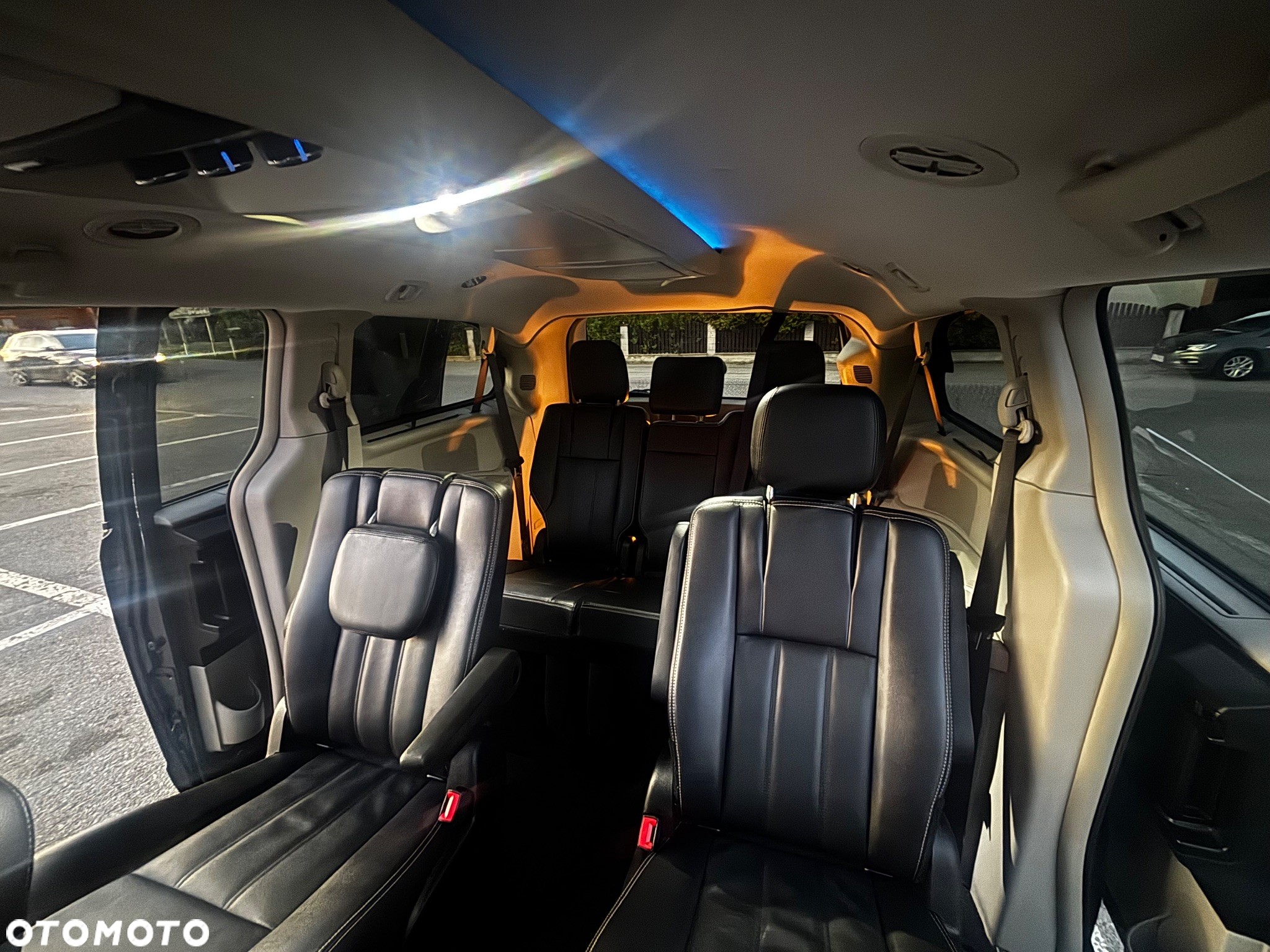 Chrysler Town & Country 3.6 Limited - 40
