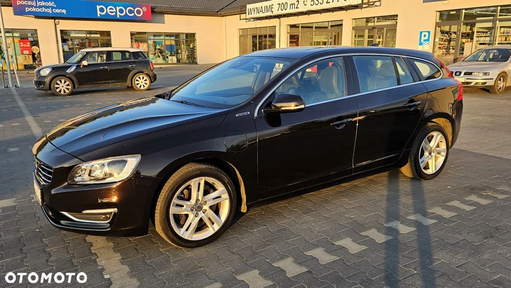 Volvo V60 ver-d6-plug--in--hybrid-awd-geartronic-summum - 1