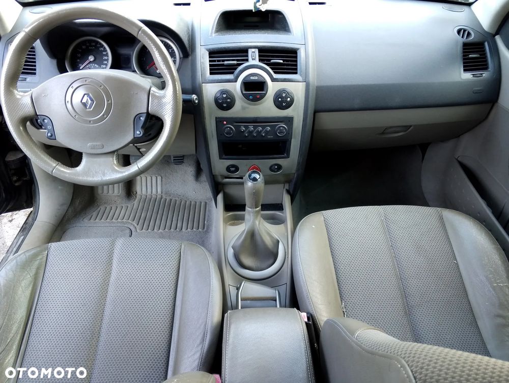 Renault Megane II Przed Lift (02-06r.) 1.6 B R4 16V 112KM. Silnik K4M 760 (K4M760) Skrzynia JH3 142,  C 068425 (JH3142,  C068425) lakier NV676,  NV 676 .Cały na części. GWARANCJA !!! Przód Tył Zestaw Komplet Drzwi Klapa Zderzak Błotnik Maska Grill Atrapa Szyba Pas Lampa Lusterko Boczki Fotel Kanapa Kokpit Deska Rozdzielcza Przełącznik Włącznik Sterownik Przewody Wiązka Instalacja Moduł Komputer Czujnik Listwa Pompa Alternator Wtryski Głowica Rozrusznik Kompresor Sprzęgło Dwumas Silnik Skrzynia ABS Klimatyzacji Paliwa Wspomagania Kolektor Turbina Przepustnica Zawór Chłodnica Koło Hak Belka Sanki Zawieszenie Mcpherson Półoś Amortyzator Wydech Tłumik Zacisk Most - 10