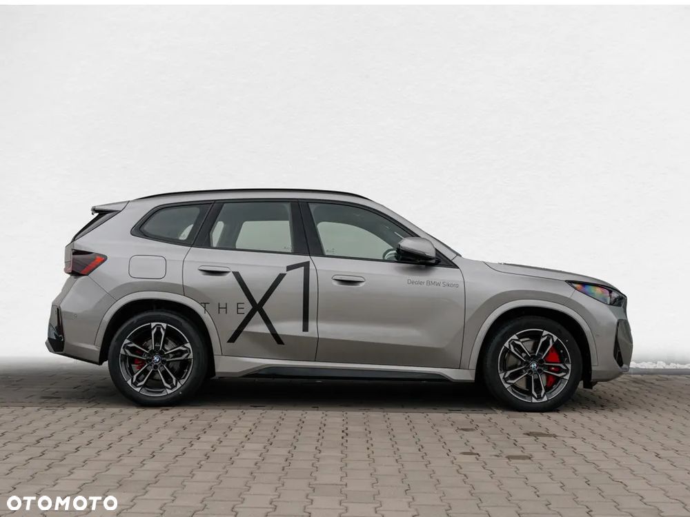BMW X1 xDrive23i mHEV - 4