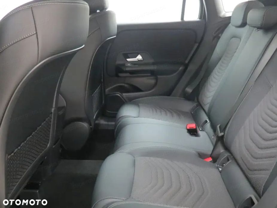 Mercedes-Benz GLA 200 Progressive - 9