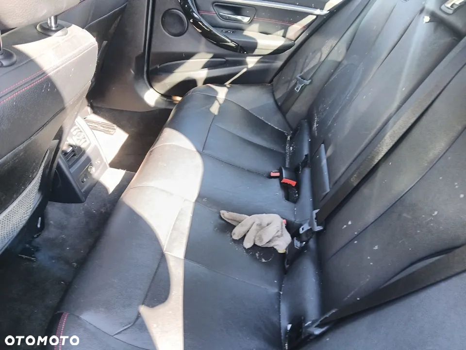 BMW Seria 3 328i xDrive - 32