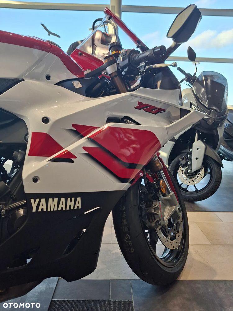 Yamaha R9 - 17