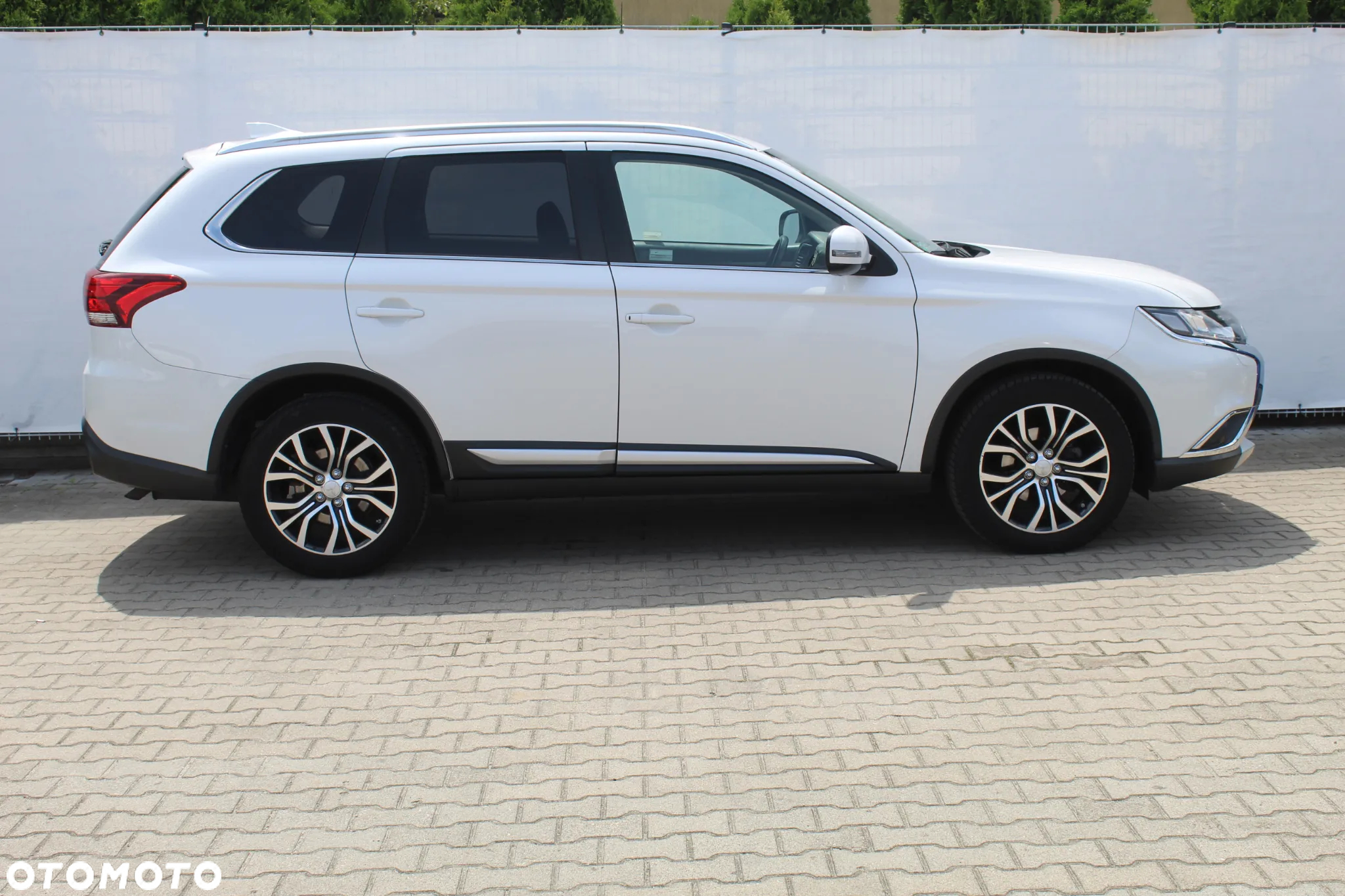 Mitsubishi Outlander 2.0 Intense + 4WD CVT - 6