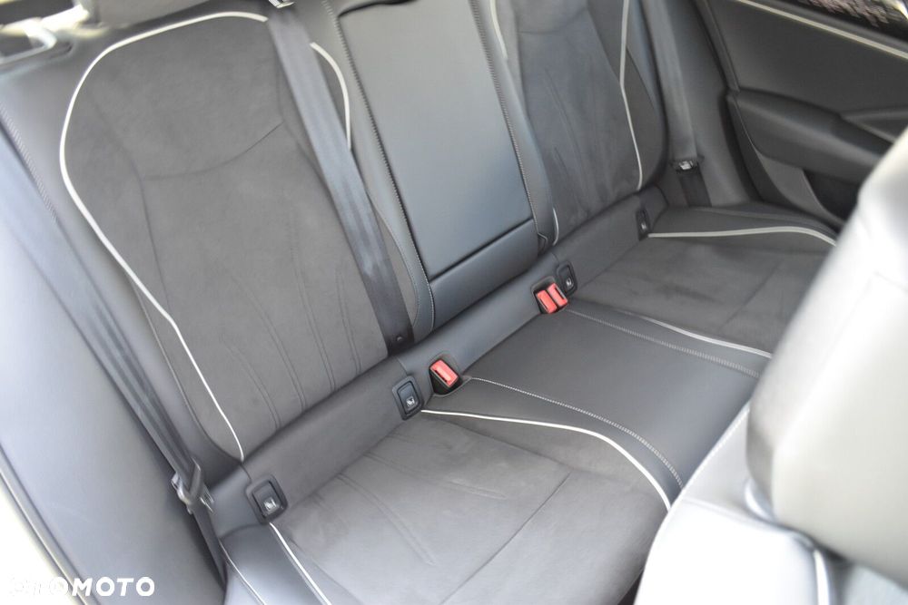 Volkswagen Passat - 34