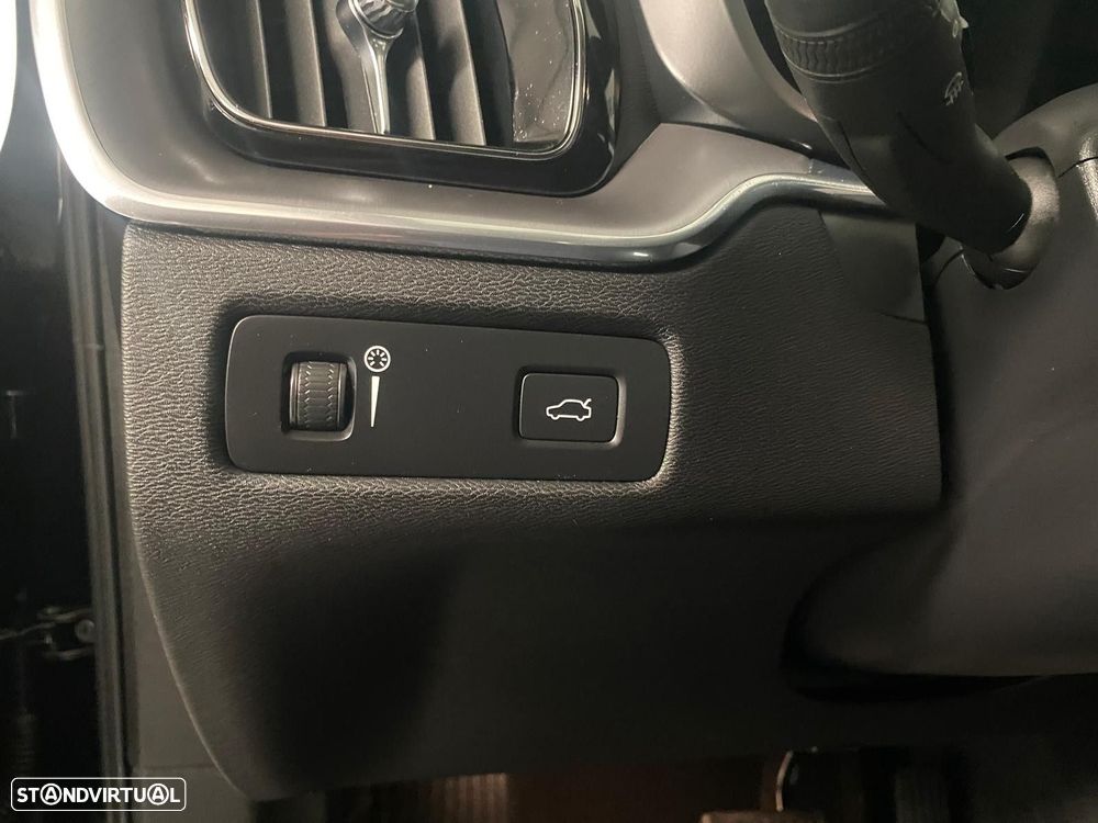 Volvo XC 60 2.0 B4 Momentum Plus - 20