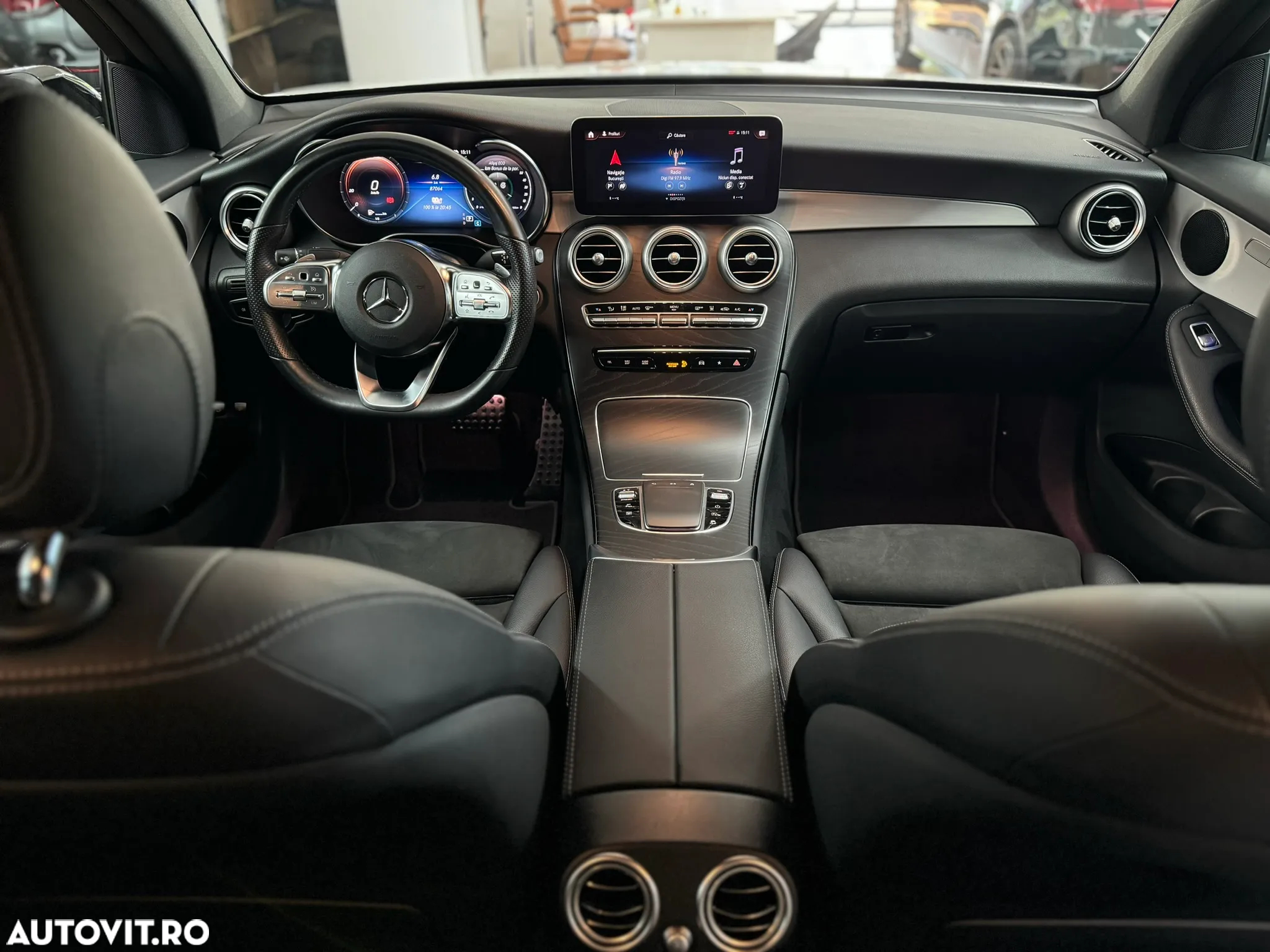 Mercedes-Benz GLC 300 e 4MATIC - 24