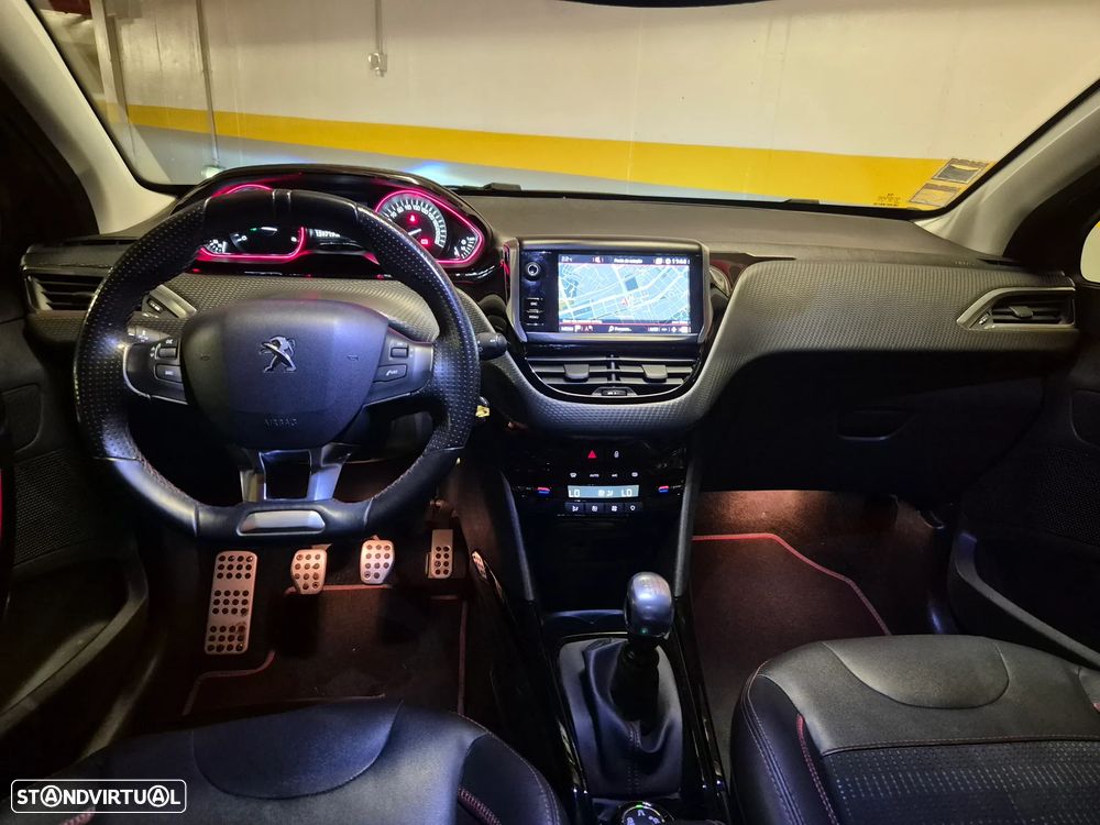 Peugeot 2008 1.6 BlueHDi GT Line - 35