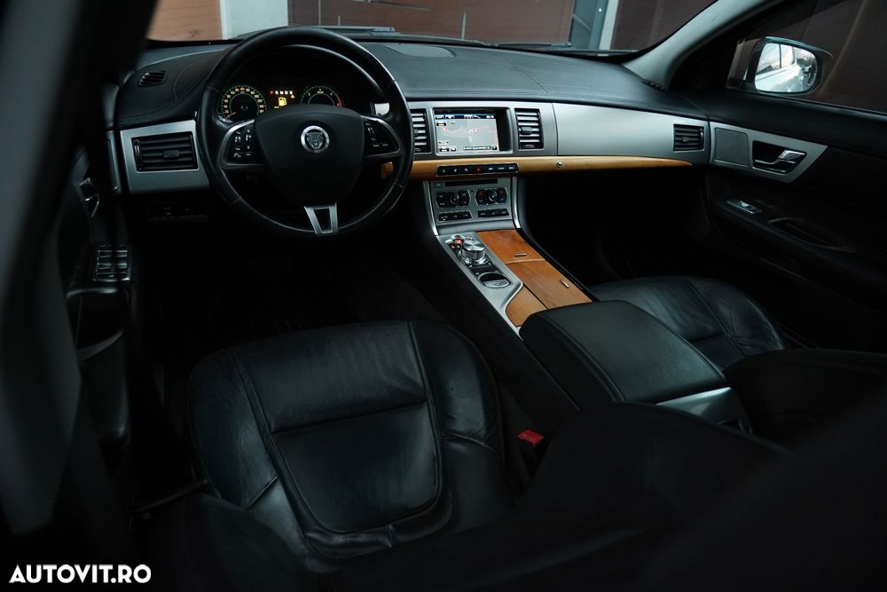 Jaguar XF 2.2D Luxury - 11