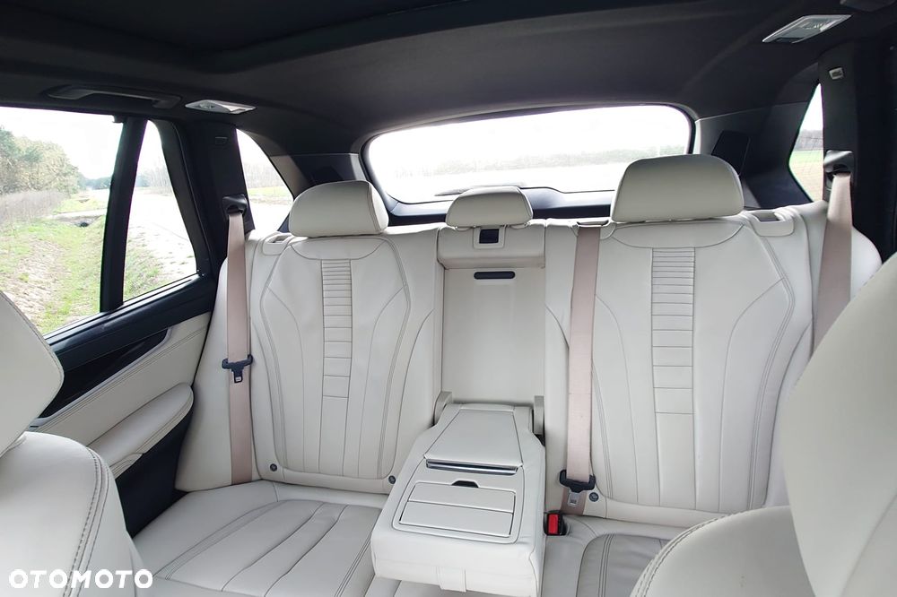 BMW X5 xDrive50i - 13