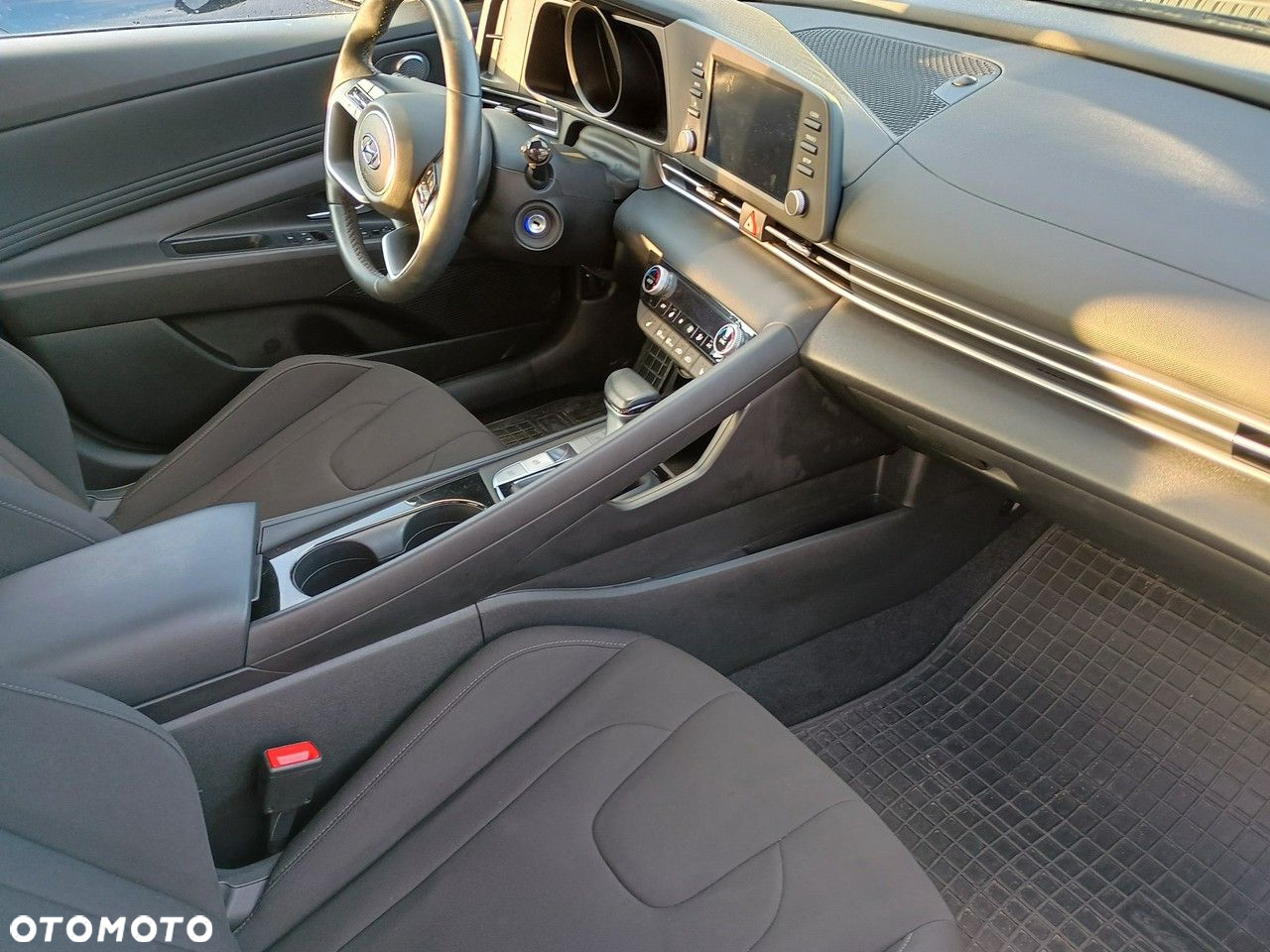 Hyundai Elantra - 9