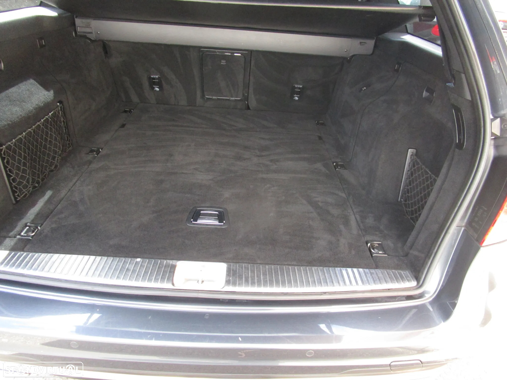Mercedes-Benz E 300 Bluetec Hybrid Avantgarde - 55