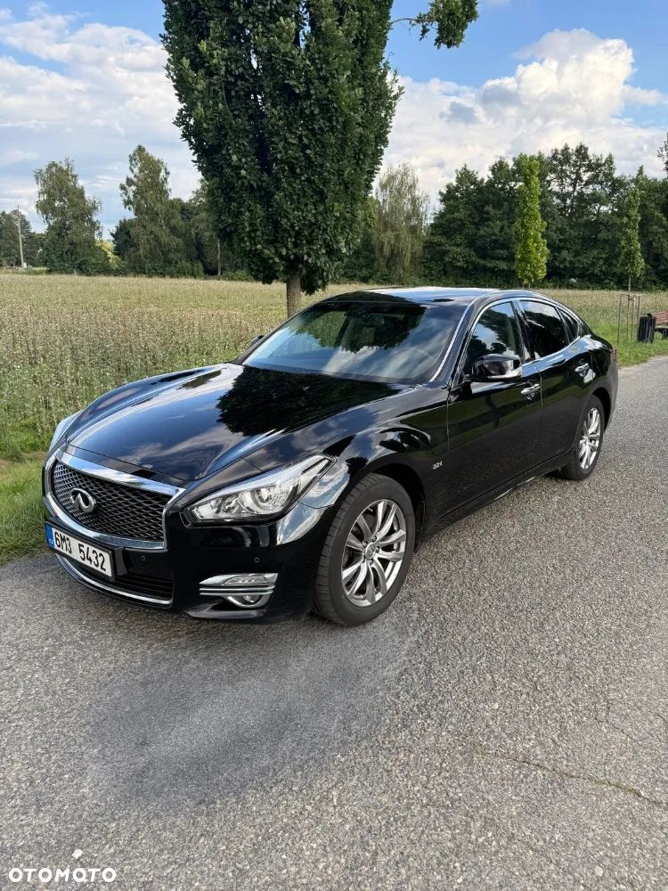 Infiniti Q70 - 1