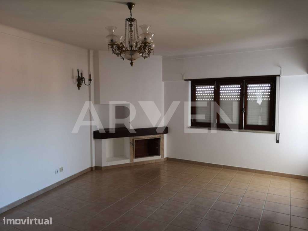 Apartamento T2 , 2º Andar, Bairro Catroga e Gaio, Abrantes - Grande imagem: 2/9