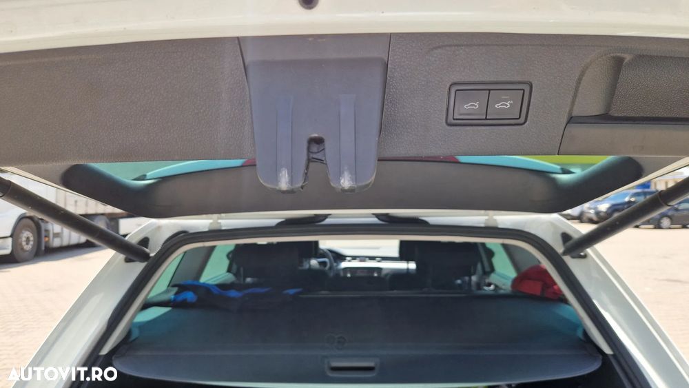 Volkswagen Passat - 11