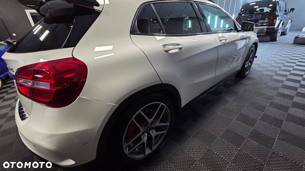 Mercedes-Benz GLA - 4