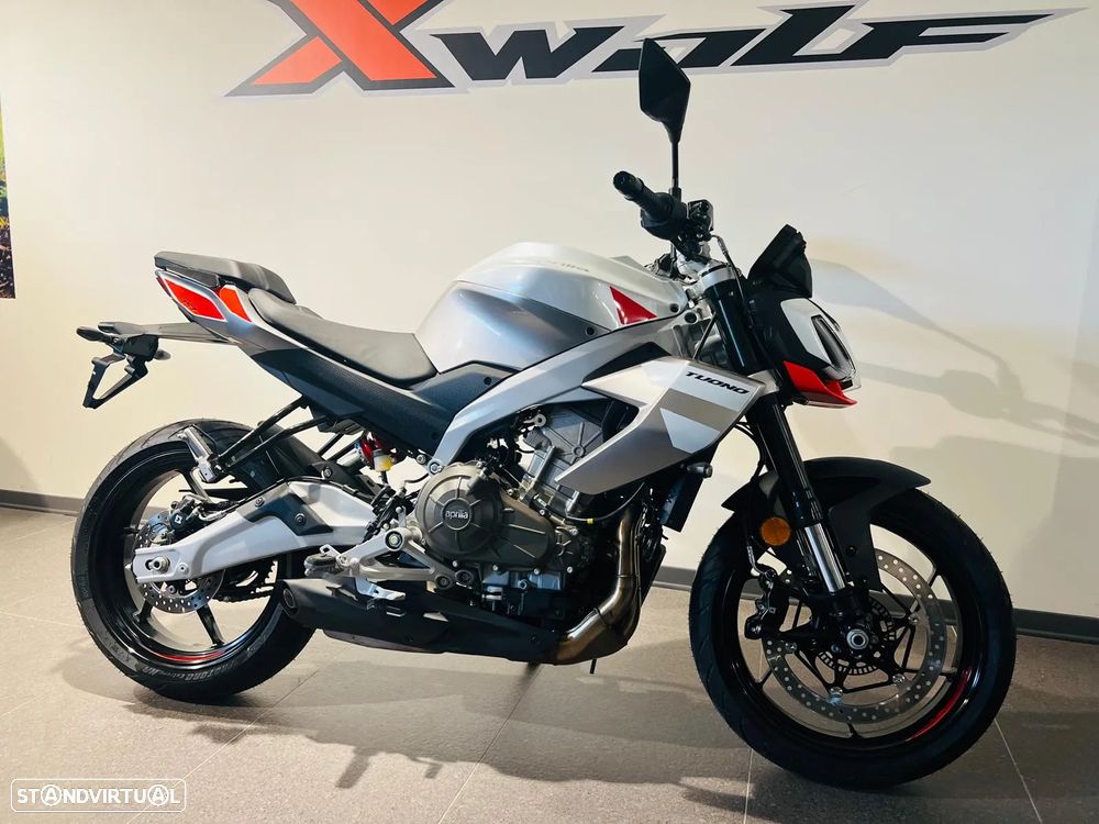 Aprilia Tuono 457 - 2