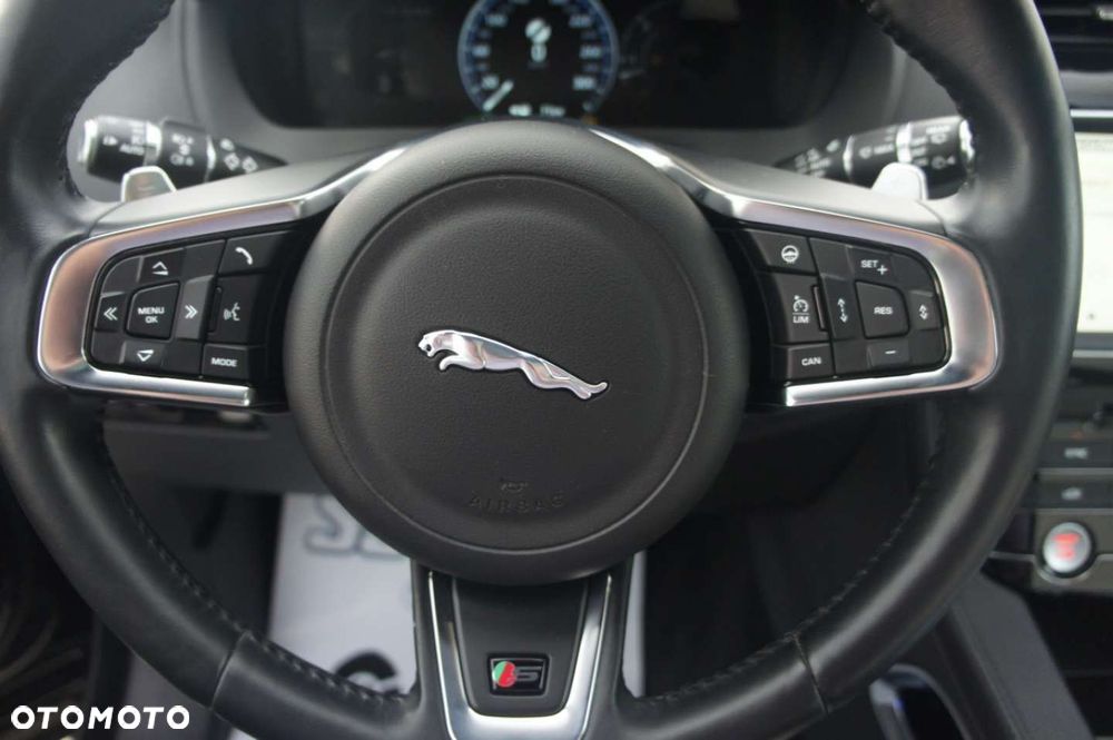 Jaguar F-Pace - 14