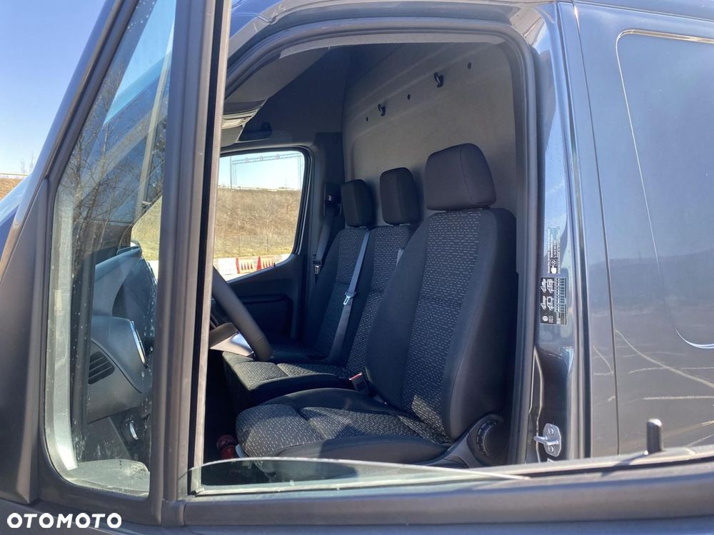 Mercedes-Benz Sprinter - 11