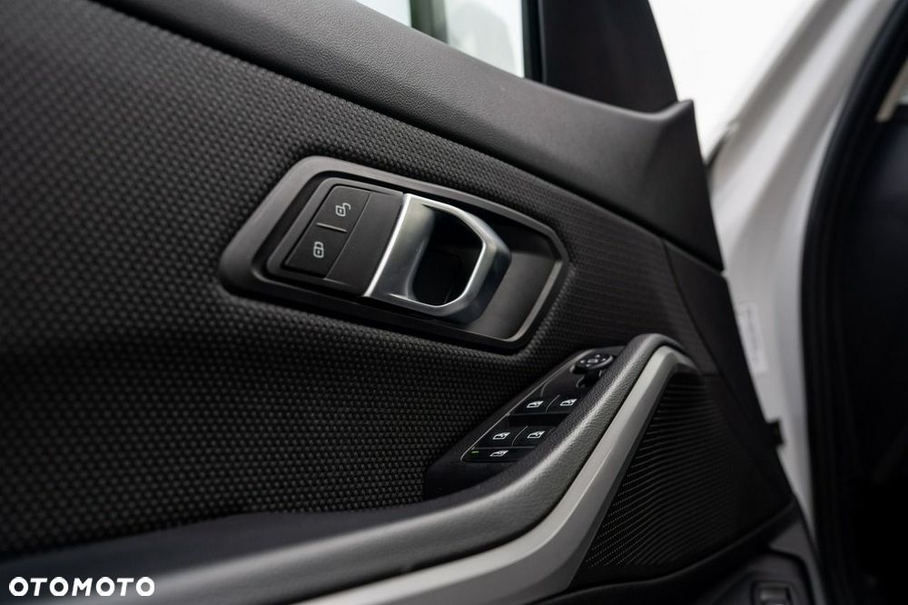 BMW Seria 3 318i Advantage - 27