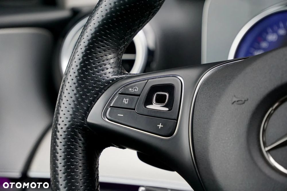 Mercedes-Benz Klasa E 220 d 4-Matic 9G-TRONIC - 28
