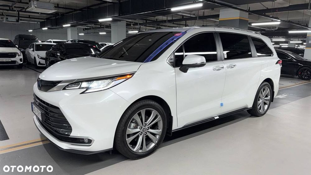 Toyota Sienna - 2