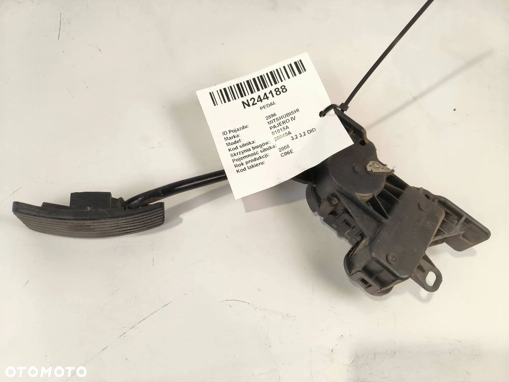 Pedał gazu / przyspieszenia APM30017 Mitsubishi Pajero 2008 SUV Diesel 147kW 3200cm³ - 1