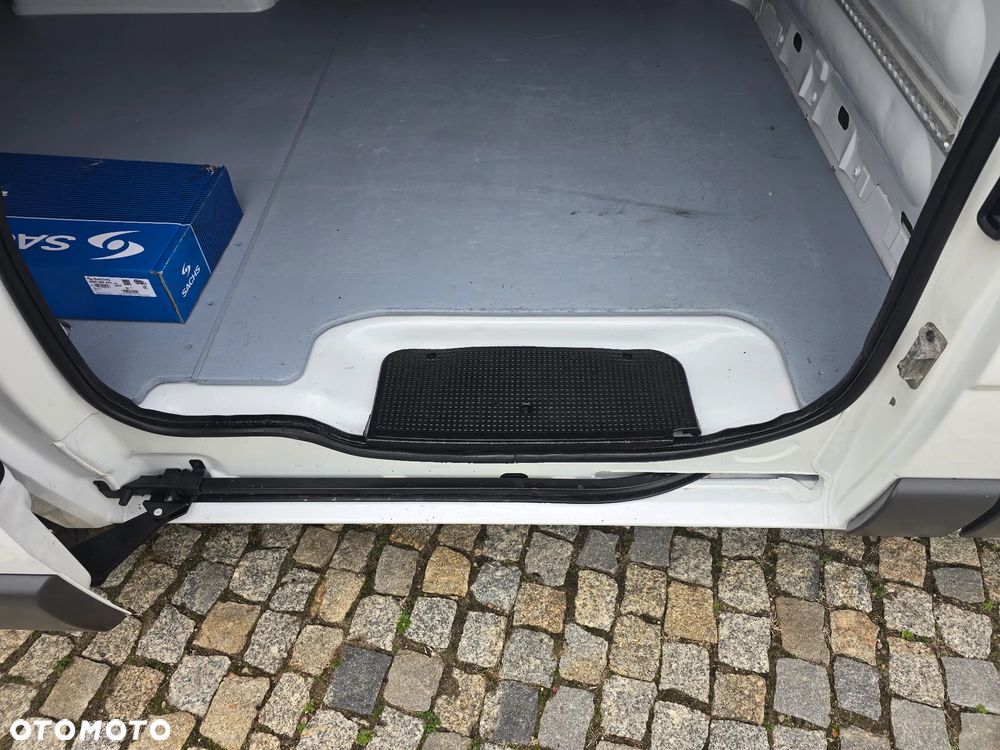 Opel Vivaro - 25