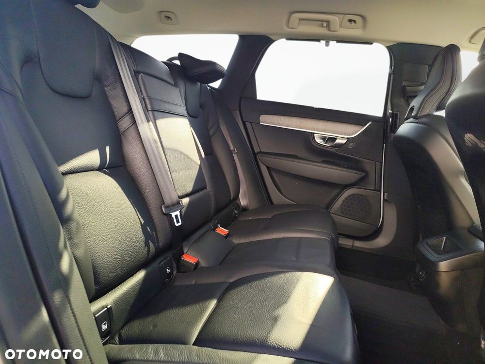 Volvo V90 Cross Country - 19