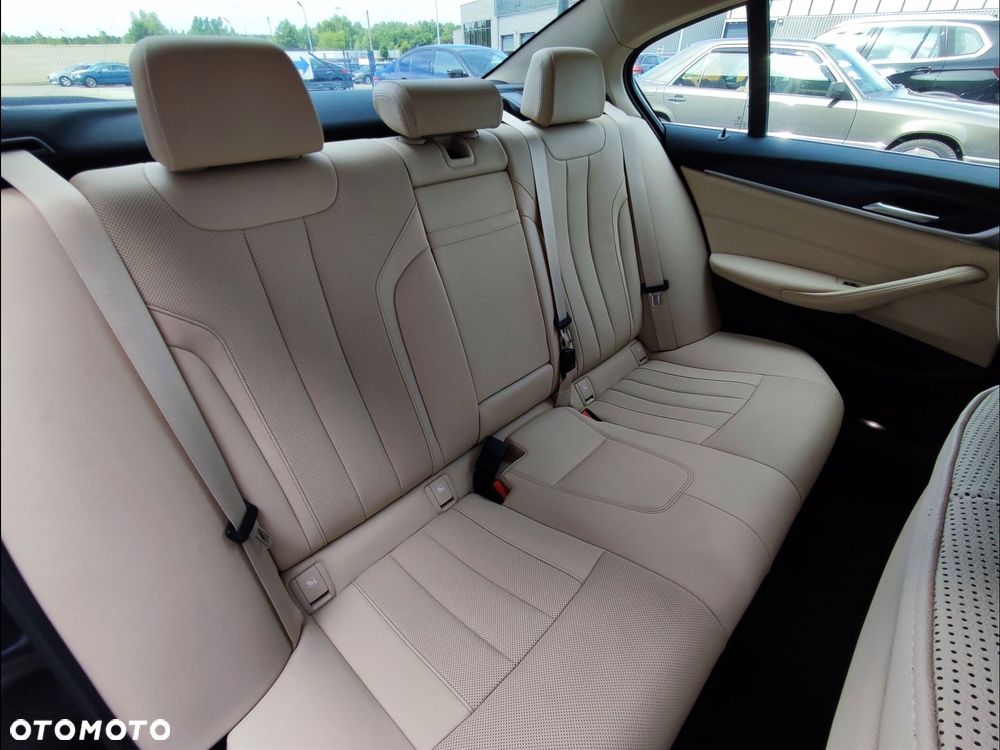 BMW Seria 5 520d xDrive MHEV - 12