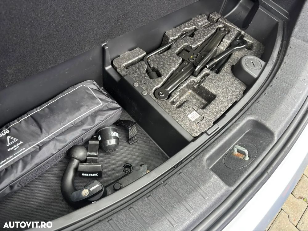 Hyundai Grand Santa Fe - 40